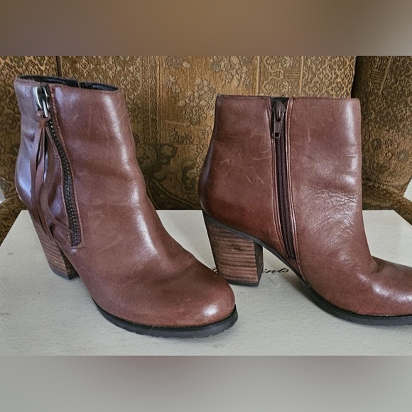 Authentic Leather Marc Fisher ankle boots sz. 6.5 - Picture 3 of 3